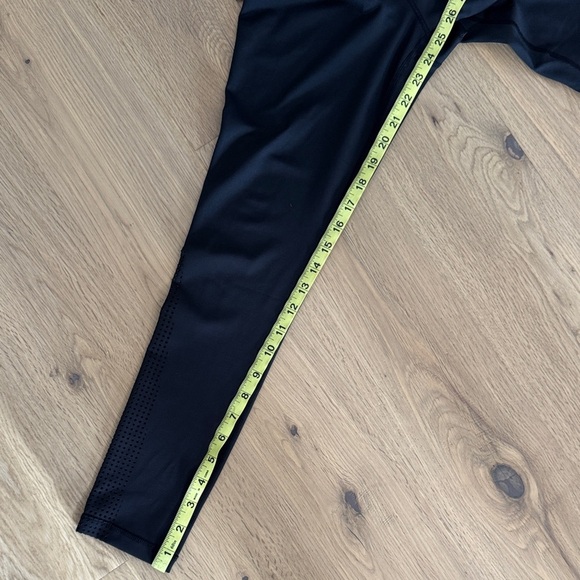 🖤 Zyia Black Leggings with Calf Perforations
Size 4 (see measurements for fit) - Picture 8 of 8